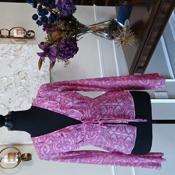 Wild Fable Pink Semi Sheer Geometric Print Long Sleeves Blouse. XS - Picture 11 of 17